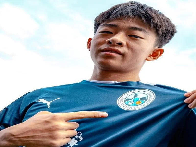 🔥国外博主关注16岁邝兆镭：千万别小瞧中国足球，它正在崛起